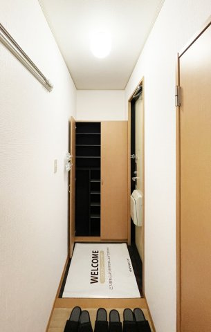 徳島市八万町夷山のアパートの玄関
