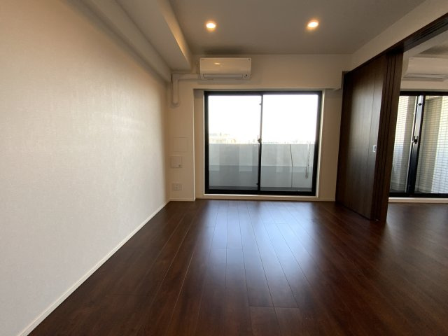 プラシア蒲田 ＴＨＥ ＧＲＡＮＤ ＲＥＳＩＤＥＮＣＥの居間・リビング|こちらのリビングで趣味の時間をお楽しみください