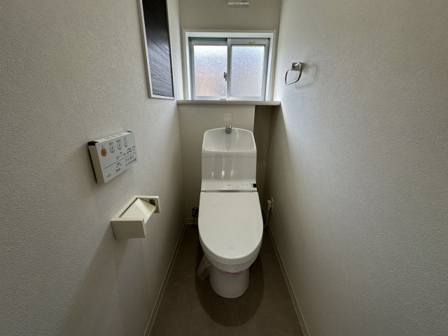 明石市大久保町大窪戸建のトイレ