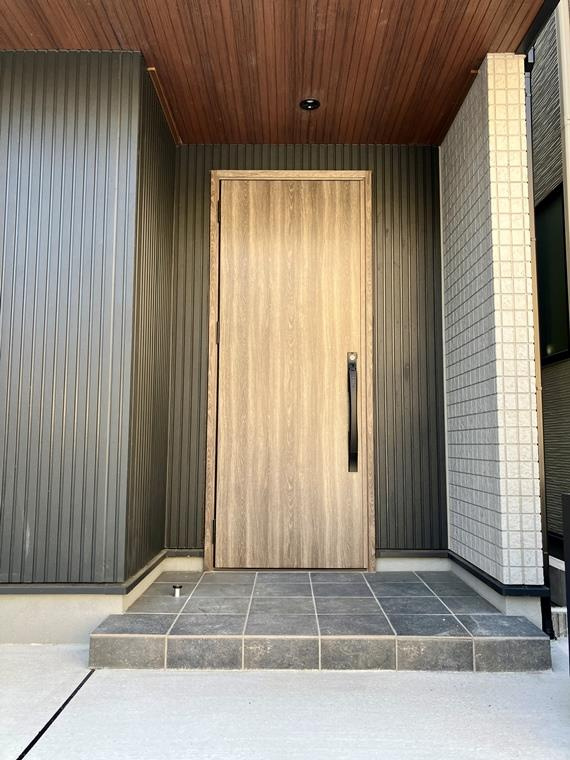 小山戸建のエントランス