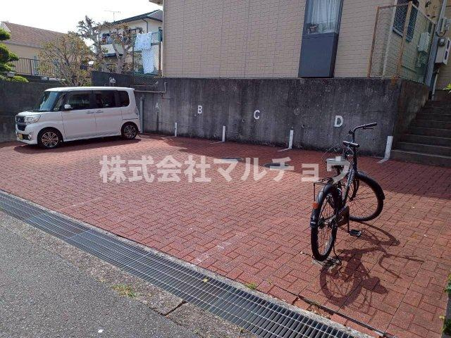 メゾンアルバＢの駐車場|駐車場があるので、車を買う予定の方も安心です