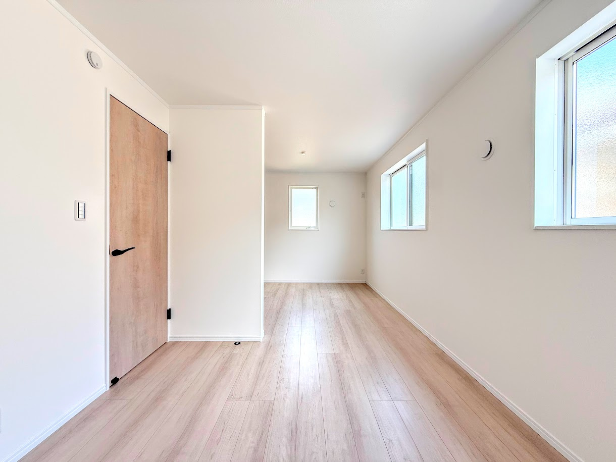 保土ケ谷区境木本町　新築戸建の洋室|◆気持ちの良い風が室内へ入り込む居室。家具を配置しても広々ご利用いただけます！！