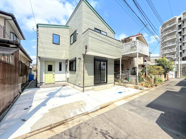 保土ケ谷区境木本町　新築戸建の外観|◆一戸建てを中心とした街並みが整然と続き、周辺は高い建物が建っていないので、緑の多い閑静な趣を感じる環境です。街並みや周辺環境も重要なポイントです！！