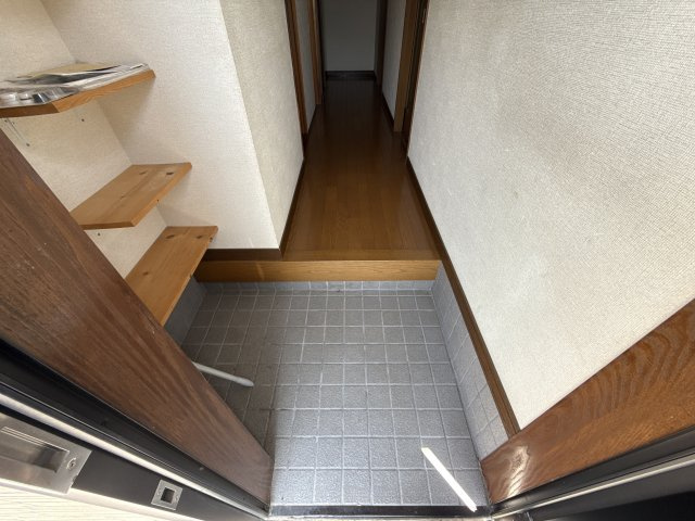 青山戸建の玄関