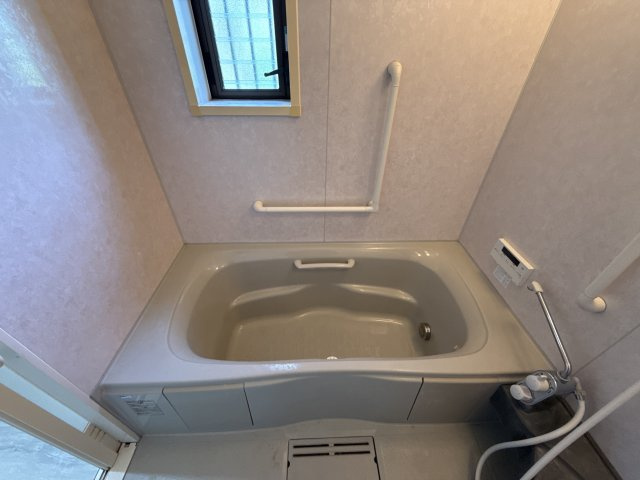 青山戸建の浴室