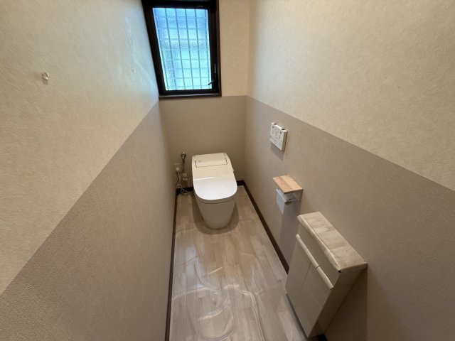 青山戸建のトイレ