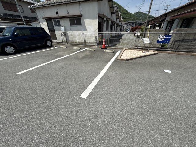 青山戸建の駐車場