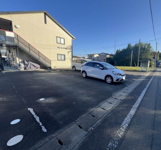 パレス・アザレアＣの駐車場
