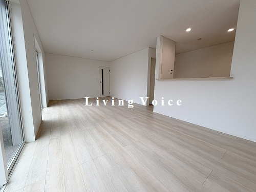 【仲介手数料０円】海老名市社家第16　新築一戸建て　全10棟の居間・リビング