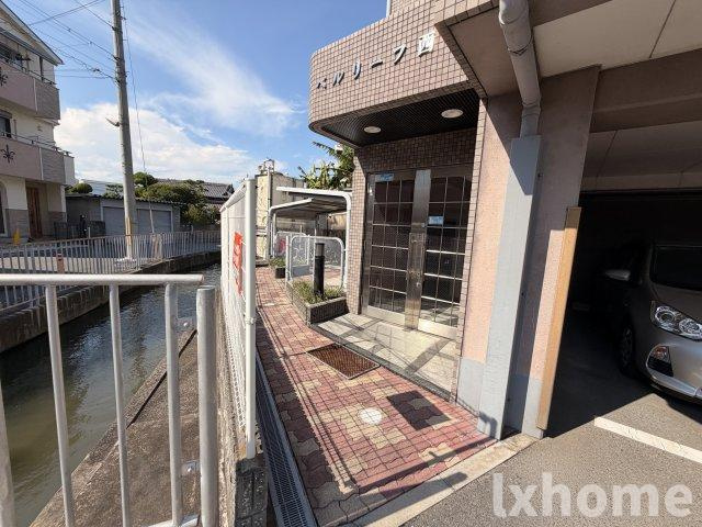 ベルリーフ西田のエントランス|落ち着いたエントランスです