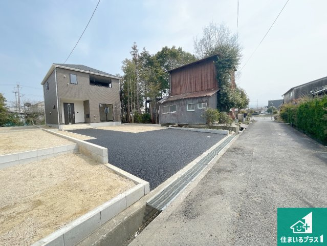 ★11(土)12(日)現地見学可能！★甲賀市甲賀町大原中　全3邸の前面道路含む現地写真|周辺は閑静な住宅街！前面道路広々で車の出し入れも便利です。駐車が苦手な方でも安心して車庫入れできます！