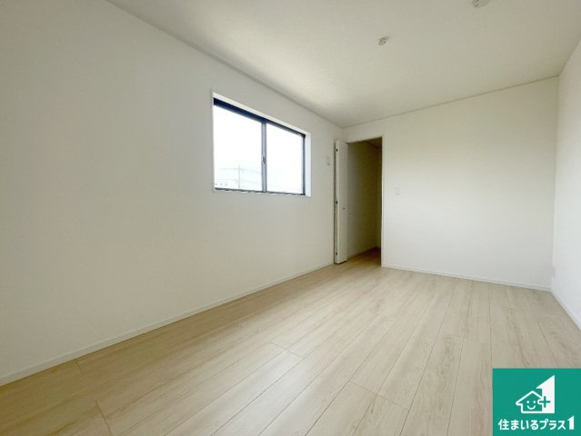 ★11(土)12(日)現地見学可能！★甲賀市甲賀町大原中　全3邸の洋室|シンプルな洋室は、自分好みのインテリアが楽しめます♪ご家族とインテリアや家具を選びに行くのは新築購入時の醍醐味の一つです。ぜひお楽しみください♪
