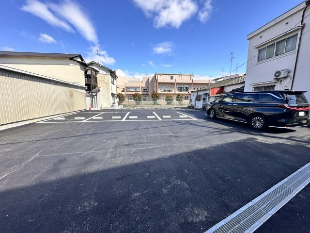 尼崎市久々知３丁目の駐車場