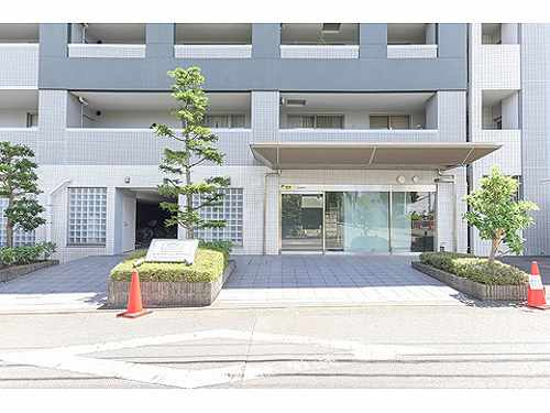 ライオンズステーションプラザ十日市場のエントランス