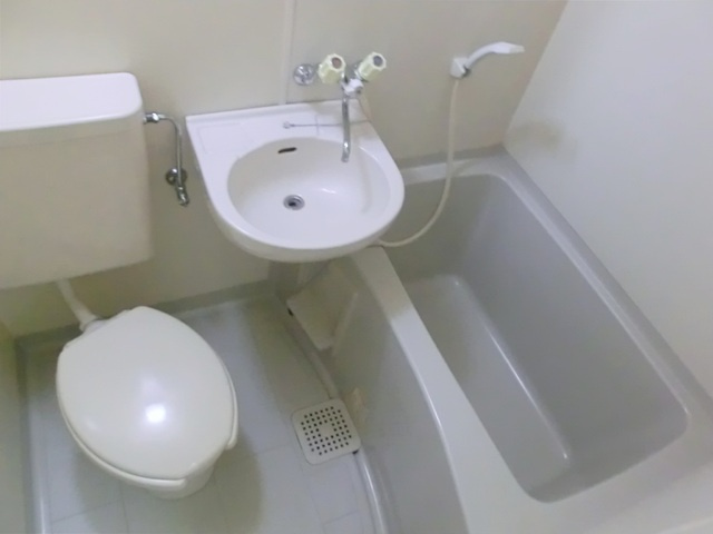 アーバンハイツ親水の浴室|３点式ユニットバスです。