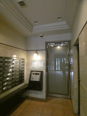 【エントランス】 | インテンション | 宅配BOX完備