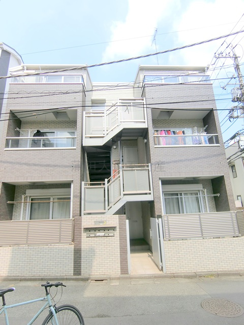 Regolithレゴリスの外観|2011年10月築　木造地上3階建て総戸数6戸の人気賃貸
東京都大田区仲六郷4丁目　京浜急行本線六郷土手駅徒歩2分、雑色駅徒歩14分