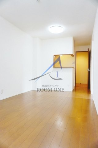 シャーンティ・エーカムの居間・リビング|洋室のお部屋です。