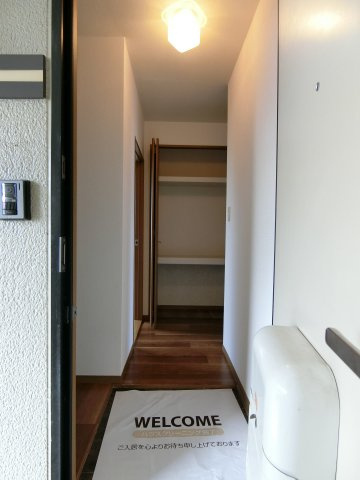 サン・ルミエールC棟の玄関|イメージ201号室の写真