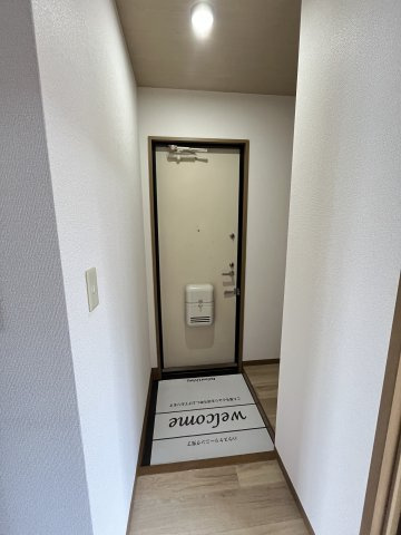 サン・ルミエールC棟の玄関