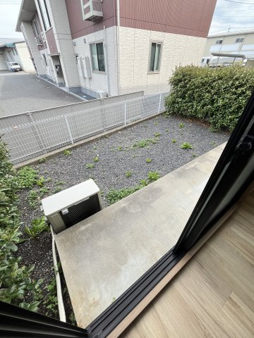 サン・ルミエールC棟の庭