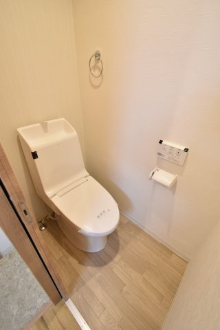 グランレブリー洛西口のトイレ|温水洗浄便座