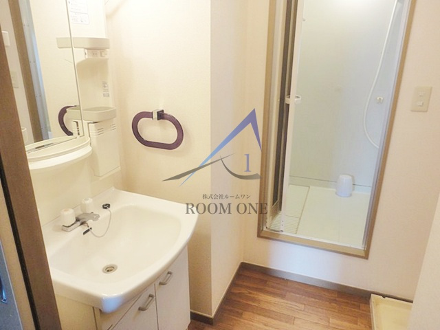 スクエア小杉B棟の洗面所|独立洗面台です。