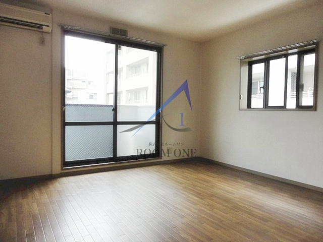 スクエア小杉B棟の居間・リビング|洋室のお部屋です。