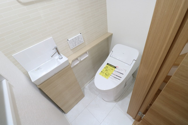 【内観：施工例】 | 朝霞市三原1丁目　新築一戸建住宅　全1棟　(ふじみ野店) | 【同社施工例/トイレ】