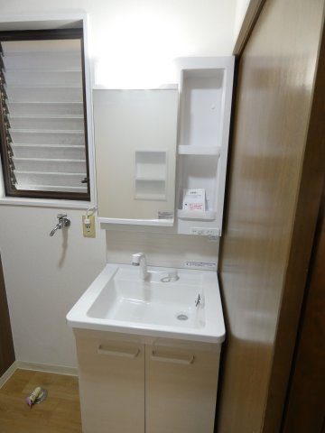 三ツ木台貸家の独立洗面台