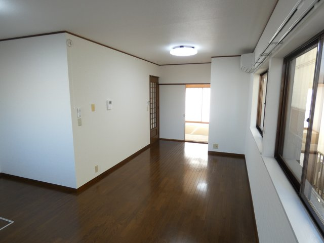 三ツ木台貸家の居間・リビング