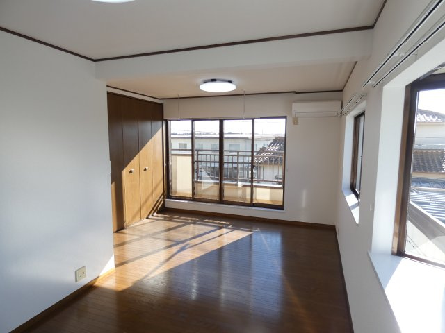 三ツ木台貸家の洋室