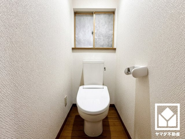 伏見区羽束師菱川町のトイレ|※本画像は空室時の写真を加工し、家具・小物等を撤去したイメージです。
実際の仕様とは異なる場合がございます。