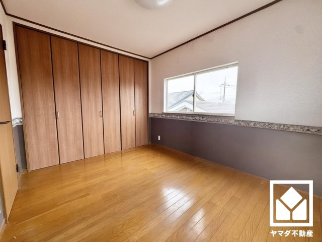 伏見区羽束師菱川町の洋室|※本画像は空室時の写真を加工し、家具・小物等を撤去したイメージです。
実際の仕様とは異なる場合がございます。