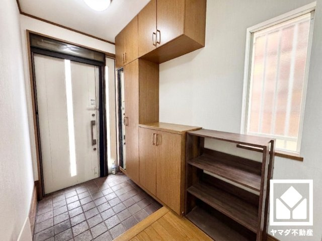 伏見区羽束師菱川町の玄関|※本画像は空室時の写真を加工し、家具・小物等を撤去したイメージです。
実際の仕様とは異なる場合がございます。