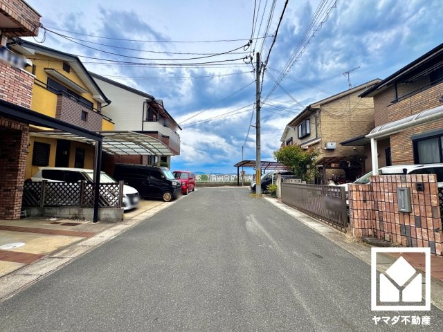 伏見区羽束師菱川町の前面道路含む現地写真