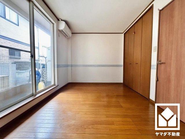 伏見区羽束師菱川町の子供部屋|※本画像は空室時の写真を加工し、家具・小物等を撤去したイメージです。
実際の仕様とは異なる場合がございます。