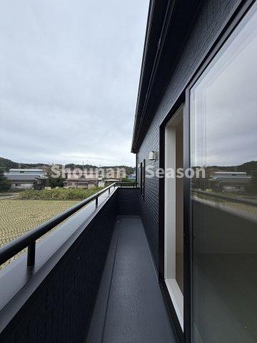 【現地画像あり】平塚市南金目　全２棟　１号棟のバルコニー|洗濯物を干す時間もホッと一息つけそうですね♪