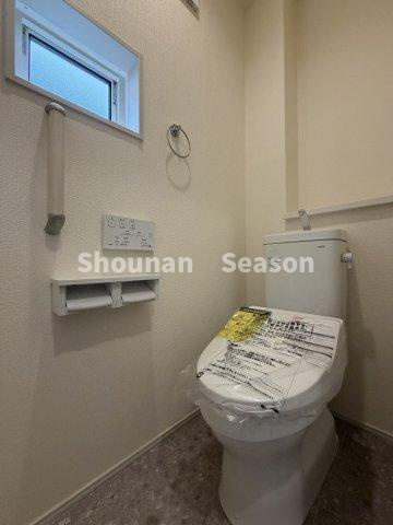 【現地画像あり】平塚市南金目　全２棟　１号棟のトイレ|各階設置の「温水洗浄便座」暖かな便座で年中快適ですよ♪