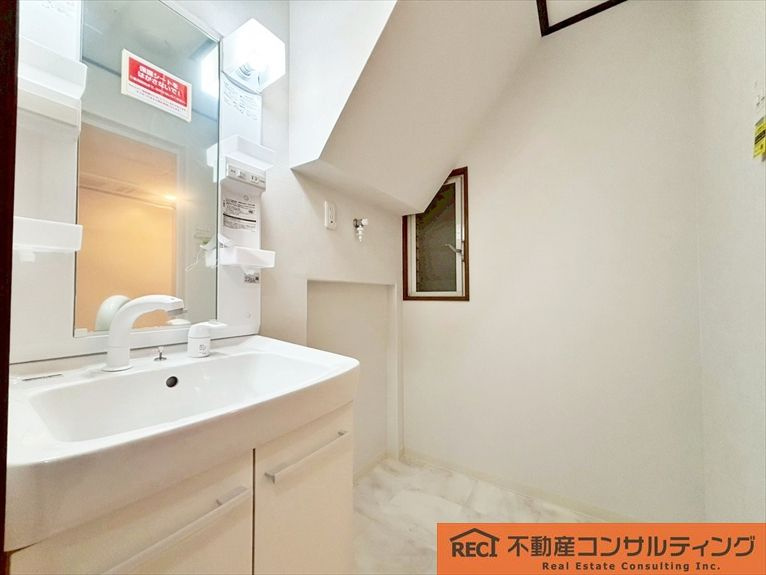 神戸市東灘区田中町4丁目　中古戸建の独立洗面台