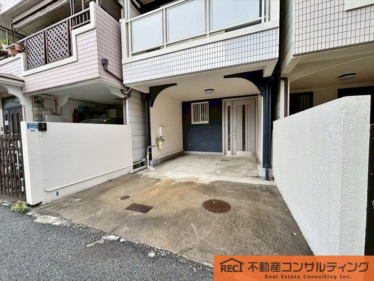 神戸市東灘区田中町4丁目　中古戸建の駐車場