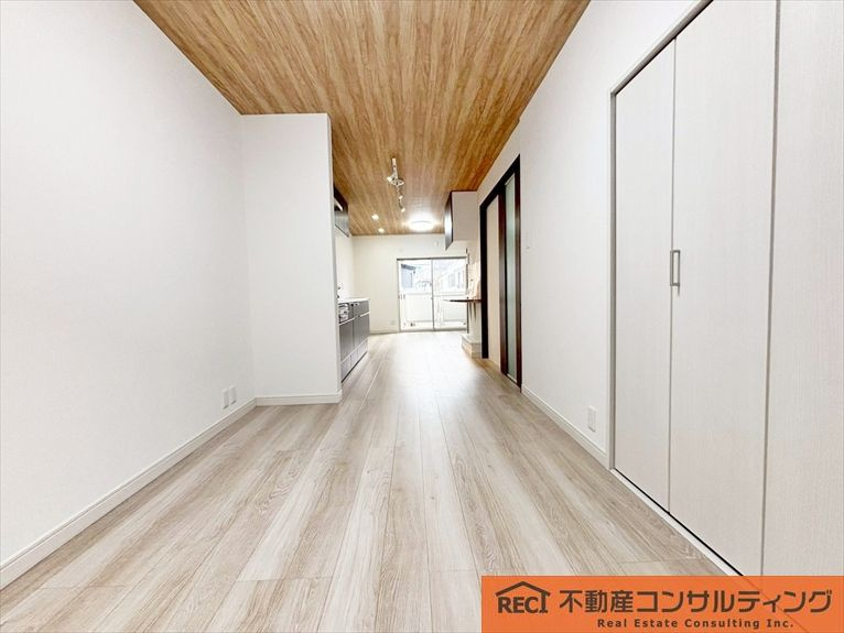 神戸市東灘区田中町4丁目　中古戸建の居間・リビング|安心の鉄骨造！