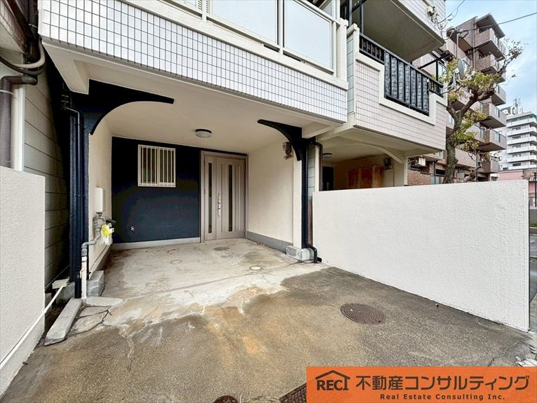 神戸市東灘区田中町4丁目　中古戸建の駐車場