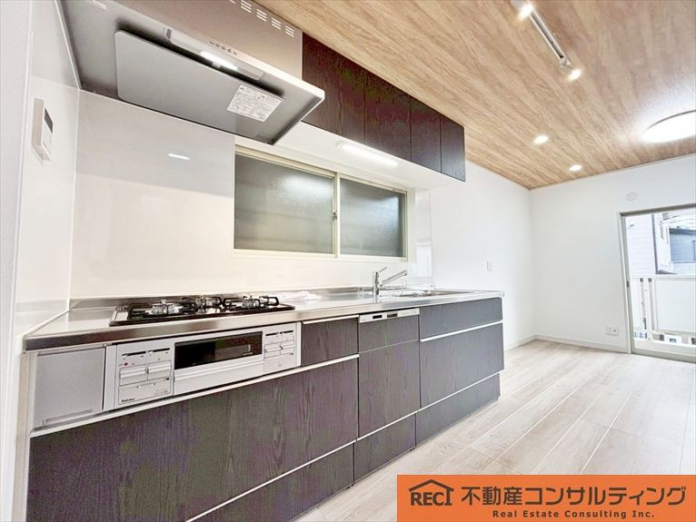 神戸市東灘区田中町4丁目　中古戸建のキッチン|ナチュラルでお洒落な内装