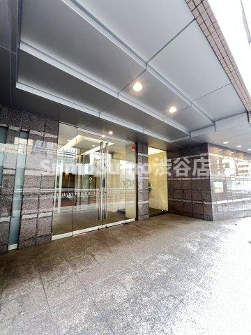 スペーシア三軒茶屋弐番館のエントランス