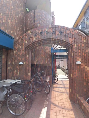 ハイデンス市川のエントランス