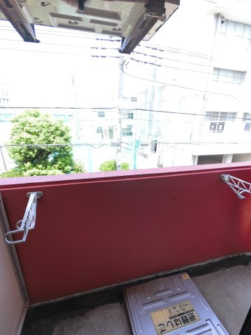 ハイデンス市川のバルコニー