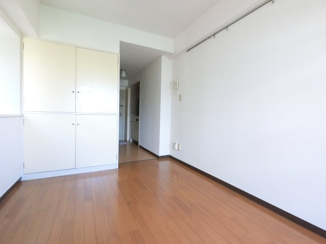 ハイデンス市川の居間・リビング