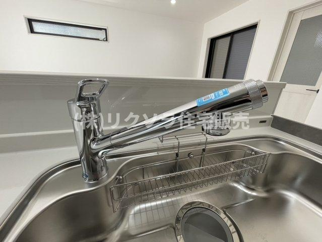 成美町　新築一戸建ての設備|浄水器付き水栓
■物件内覧・資金計画相談・住宅ローン相談、リフォーム相談、お問合せ受付中■
※当日・翌日のご内覧、ご相談はお電話でのお問合せがスムーズです！