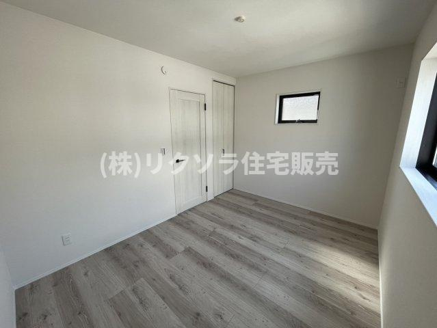 成美町　新築一戸建ての洋室|洋室6.0帖
■物件内覧・資金計画相談・住宅ローン相談、リフォーム相談、お問合せ受付中■
※当日・翌日のご内覧、ご相談はお電話でのお問合せがスムーズです！